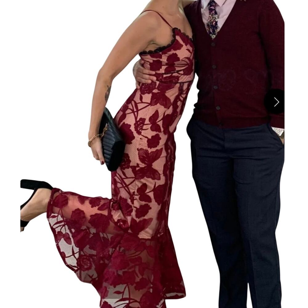 Worn ONCE Lulus Alluring Dream Floral Mesh Lace Trumpet MIDI Dress Burgundy SM